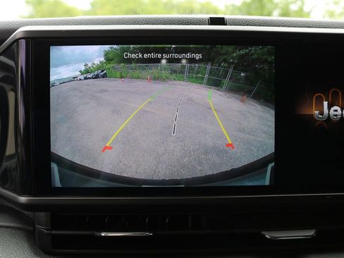 Used 2024 Jeep Wrangler Unlimited w/ Convenience Group image 24