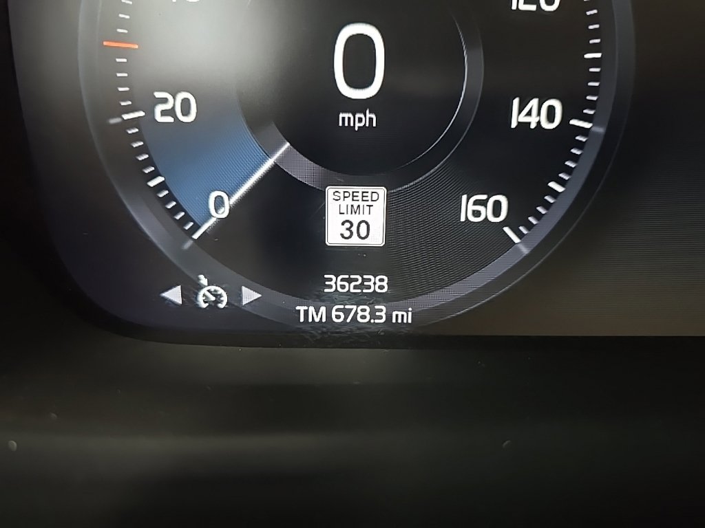 Used 2022 Volvo XC40 T5 R-Design w/ Climate Package AWD/4WD image 24