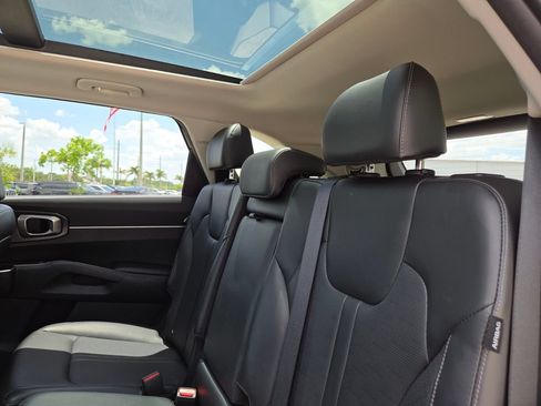 Used 2025 Kia Sorento S w/ Panoramic Sunroof Package FWD image 24