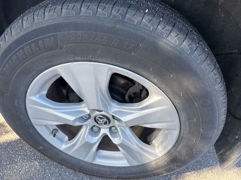 Used 2019 Toyota RAV4 XLE w/ Convenience Package image 16