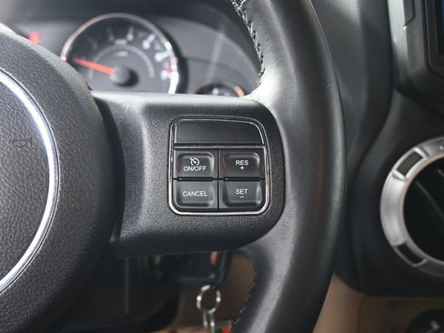 Used 2014 Jeep Wrangler Unlimited Sahara w/ Connectivity Group AWD/4WD image 32