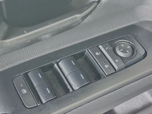Used 2025 Toyota Tacoma SR5 AWD/4WD image 14