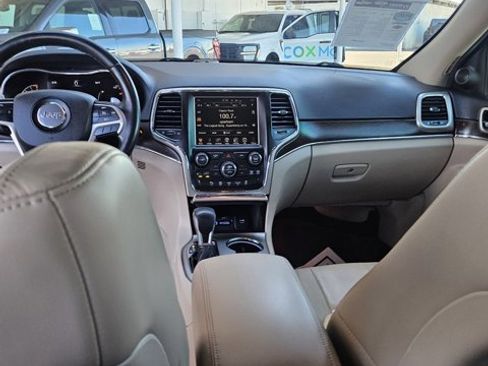 Used 2017 Jeep Grand Cherokee Limited w/ Trailer Tow Group IV image 14