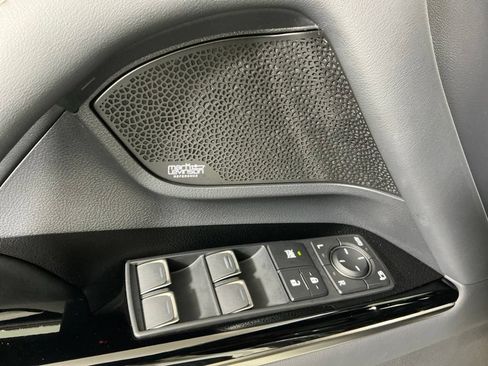 Used 2023 Lexus LX 600 4WD w/ Appearance Package image 19