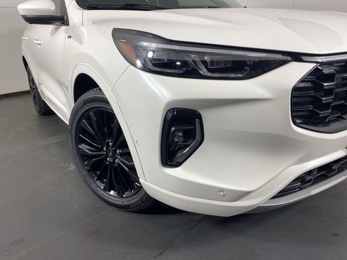 Used 2023 Ford Escape ST-Line Elite w/ Premium Technology Package image 3