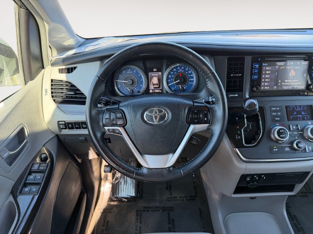 Used 2017 Toyota Sienna XLE w/ XLE Navigation Package FWD image 14