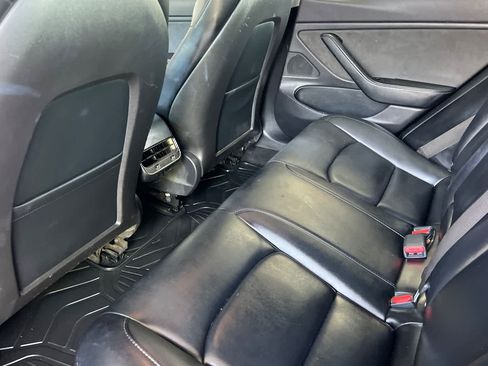 Used 2019 Tesla Model 3 Standard Range RWD image 4