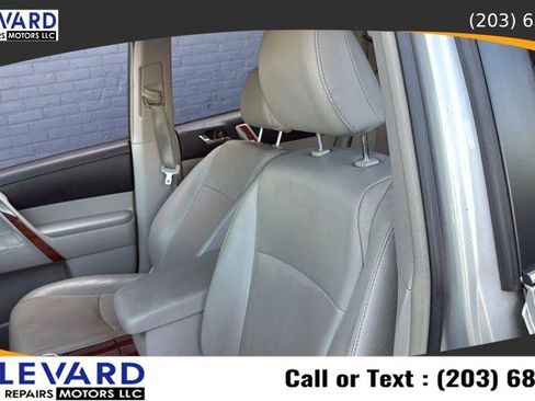 Used 2011 Toyota Highlander Limited w/ Tow Pkg AWD/4WD image 29