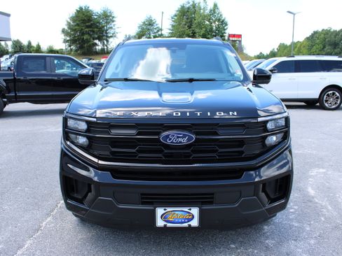 Used 2025 Ford Expedition Active AWD/4WD image 3