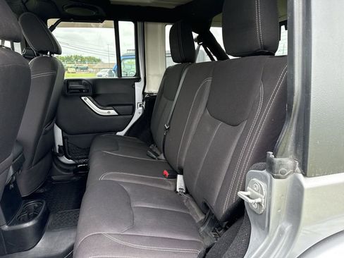 Used 2014 Jeep Wrangler Unlimited Sahara w/ Connectivity Group AWD/4WD image 19