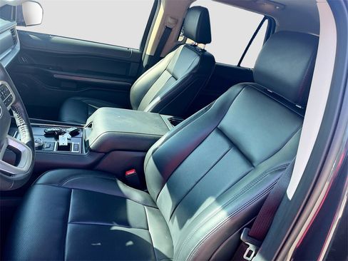 Used 2024 Ford Expedition Max XLT image 19