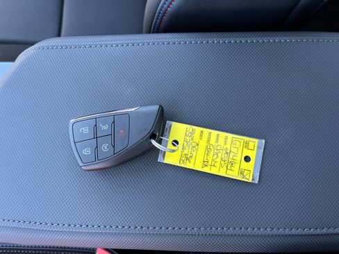 Used 2025 Chevrolet Equinox EV RS image 37