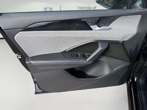 Used 2025 Volkswagen Tiguan S image 19