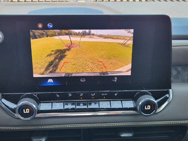 Used 2024 Chevrolet Colorado ZR2 w/ Safety Package AWD/4WD image 18