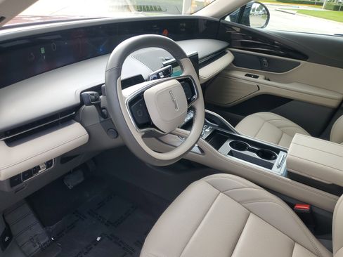 Used 2025 Lincoln Nautilus Premier image 20