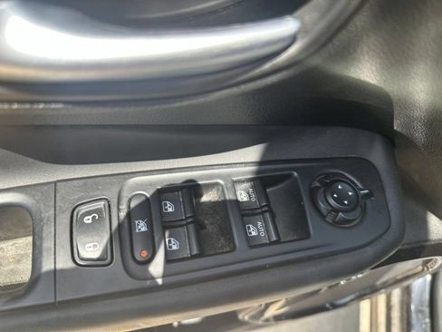 Used 2016 Jeep Renegade Latitude AWD/4WD image 7