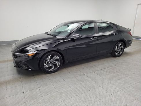 Used 2025 Hyundai Elantra Sport FWD image 2