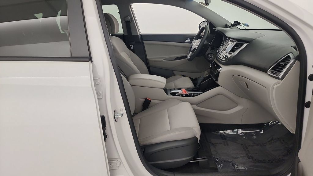 Used 2017 Hyundai Tucson SE w/ SE Popular Package 02 AWD/4WD image 22