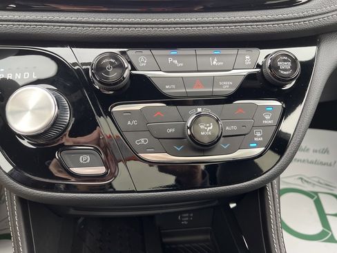 New 2026 Chrysler Pacifica Limited image 21