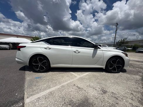 Used 2024 Nissan Altima 2.5 SR FWD image 2