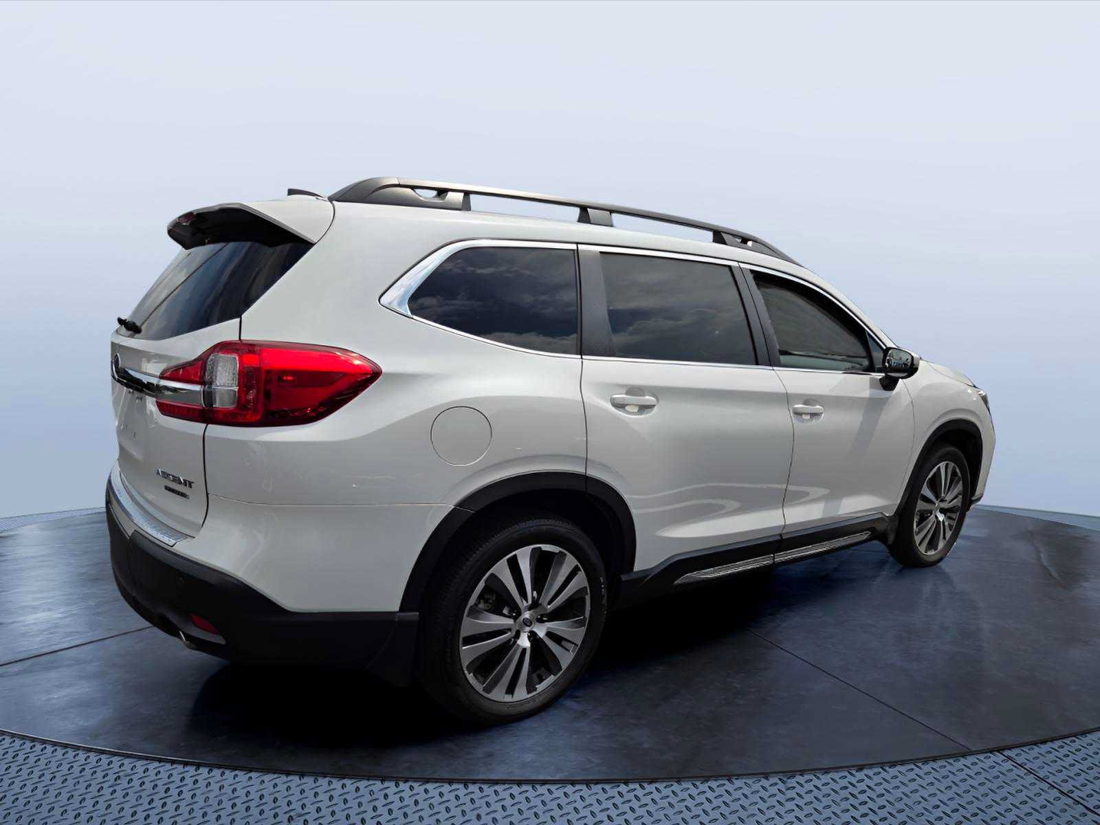 Used 2022 Subaru Ascent Limited w/ Technology Package AWD/4WD image 3
