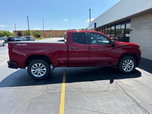Used 2019 Chevrolet Silverado 1500 Custom w/ Custom Value Package AWD/4WD image 7