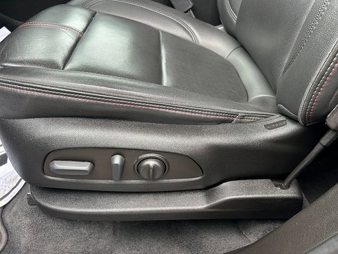 Used 2023 Chevrolet Traverse RS FWD image 9