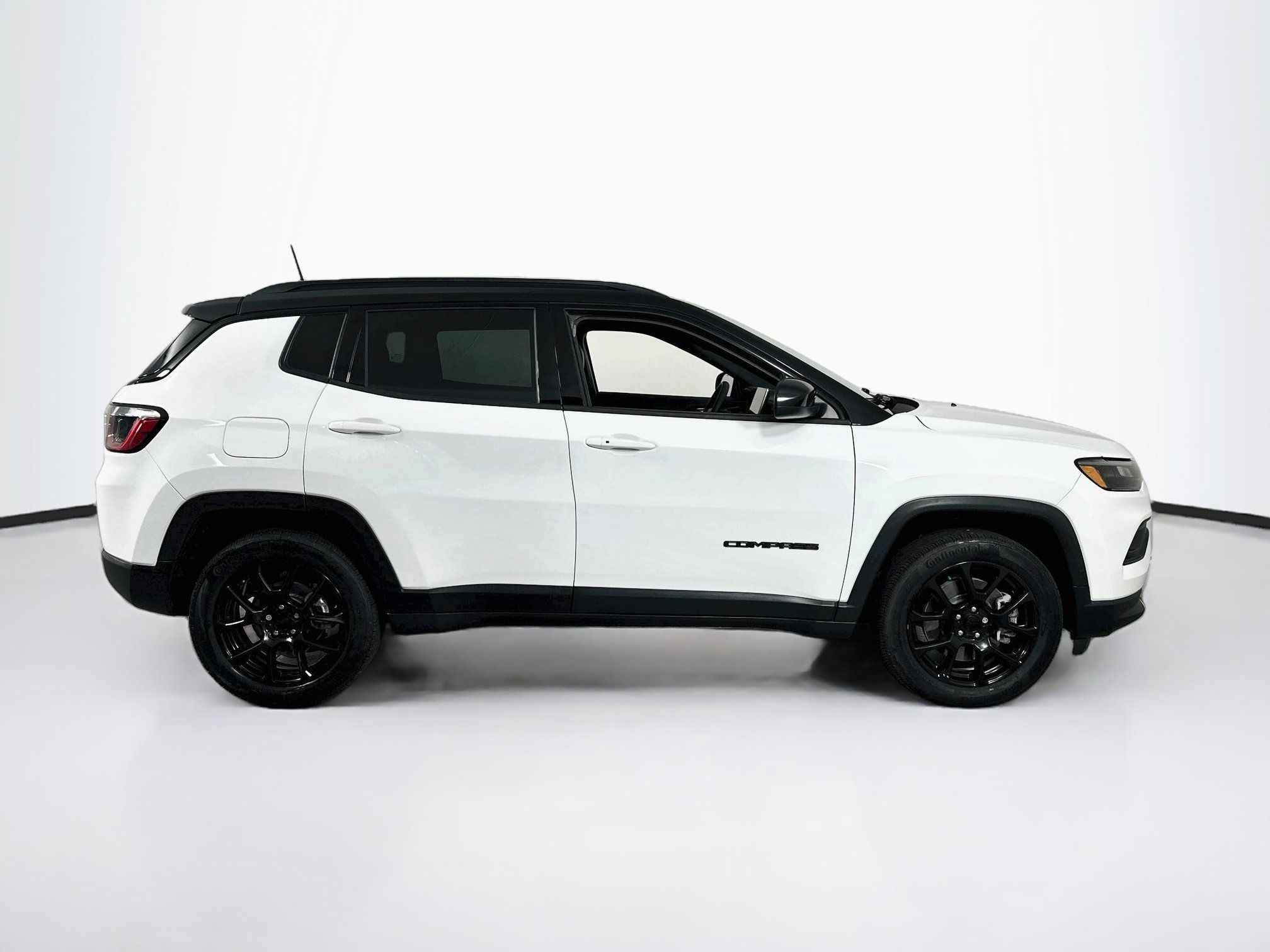 Used 2023 Jeep Compass Latitude w/ Convenience Group AWD/4WD image 4