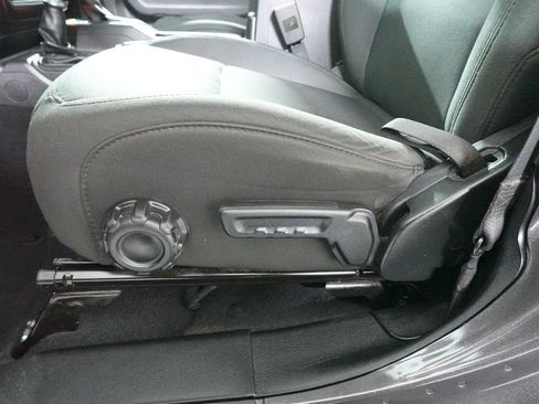 Used 2018 Jeep Wrangler Unlimited Sport image 11