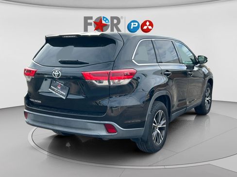 Used 2019 Toyota Highlander LE w/ Carpet Mat Package (TMS) FWD image 5