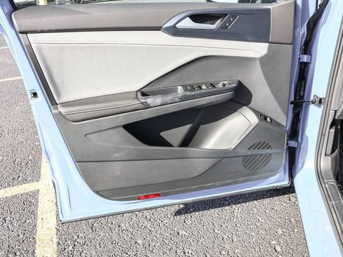 Used 2024 Volkswagen Taos SE image 26