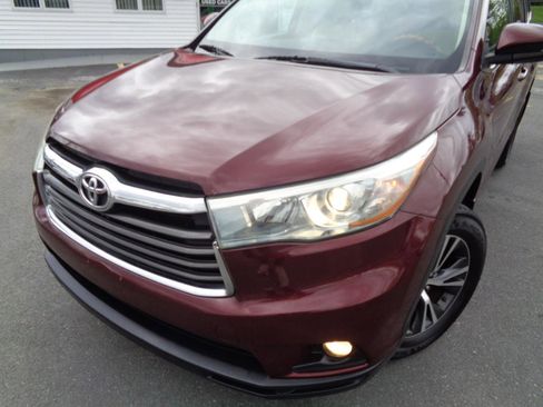 Used 2016 Toyota Highlander XLE AWD/4WD image 18
