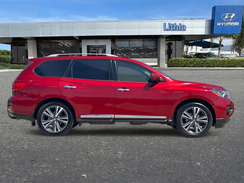 Used 2018 Nissan Pathfinder Platinum FWD image 9