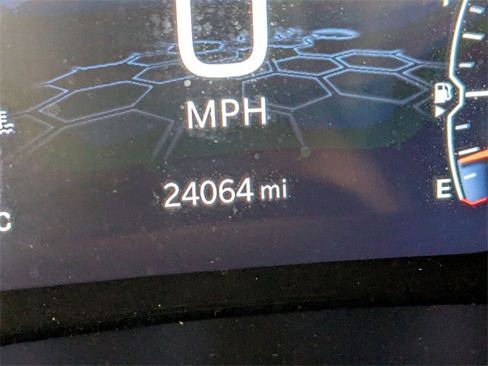 Used 2024 Jeep Compass Latitude image 17