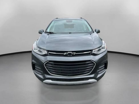Used 2020 Chevrolet Trax LT w/ Driver Confidence Package FWD image 3