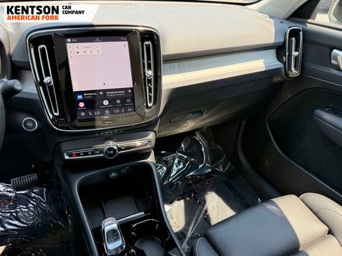 Used 2025 Volvo XC40 B5 Plus AWD/4WD image 20