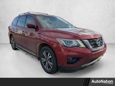 Used 2017 Nissan Pathfinder SV image 1