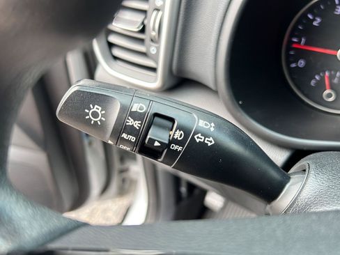 Used 2020 Kia Sportage LX AWD/4WD image 11