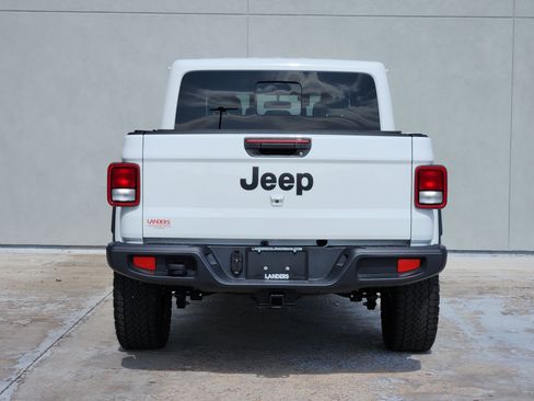 Used 2025 Jeep Gladiator Sport AWD/4WD image 7
