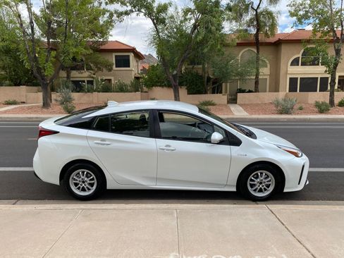Used 2022 Toyota Prius LE FWD image 8