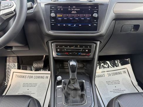 Used 2022 Volkswagen Tiguan SE image 12