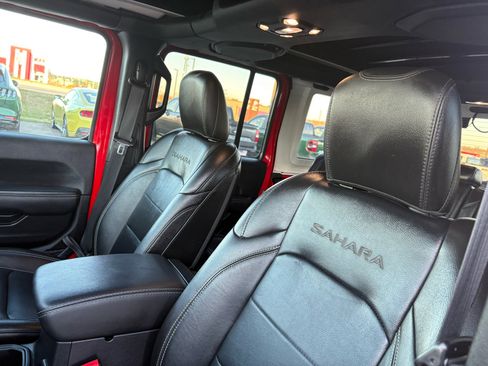 Used 2023 Jeep Wrangler Sahara image 17