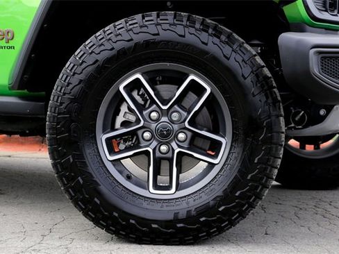 Used 2025 Jeep Gladiator Mojave image 2