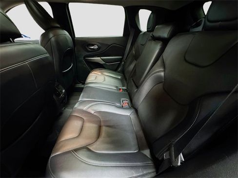 Used 2021 Jeep Cherokee Limited image 26