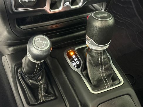 Used 2022 Jeep Wrangler Unlimited Sahara AWD/4WD image 26