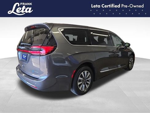 Used 2023 Chrysler Pacifica Limited FWD image 6