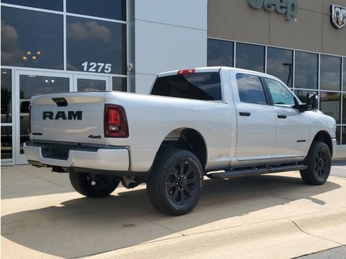 Used 2026 RAM 2500 Big Horn AWD/4WD image 4