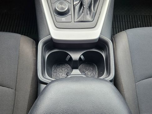 Used 2021 Toyota RAV4 LE image 12