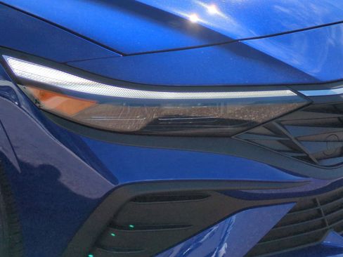 New 2025 Hyundai Elantra Sport FWD image 11
