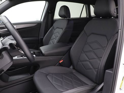 Used 2025 Volkswagen Atlas Cross Sport SE image 17